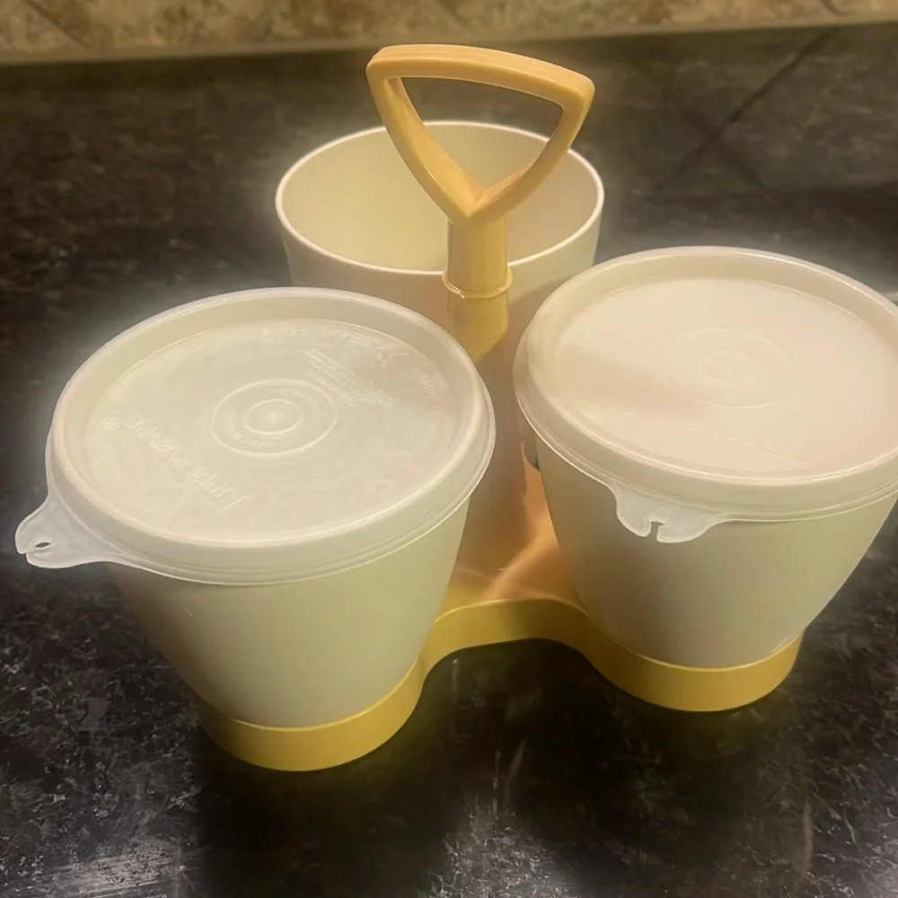 Vintage Tupperware Condiment Caddy 3 Container Serving Set. Missing 1 lid